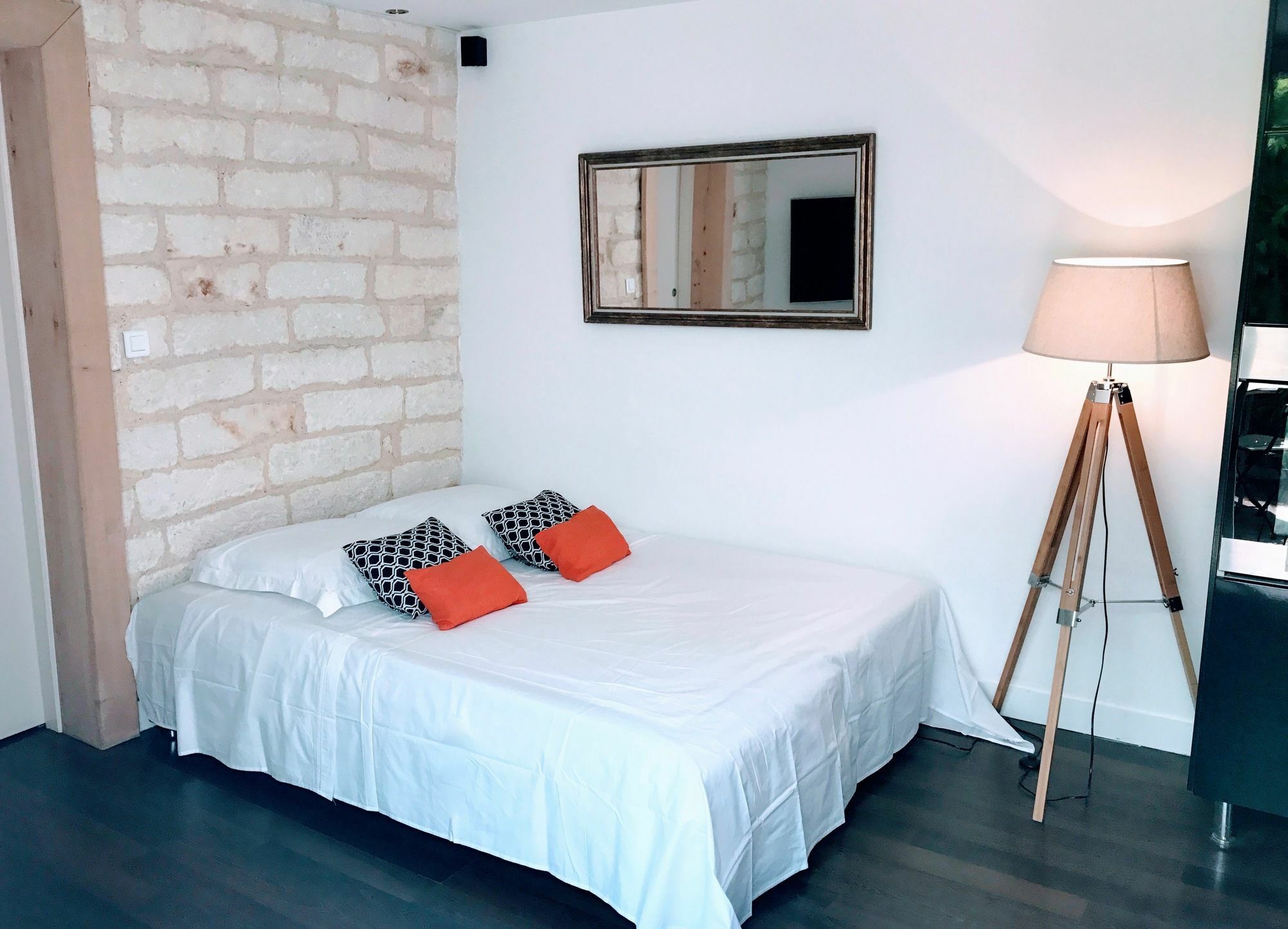 Home Chic Home - La Terrasse Bazille - Netflix มงต์เปอลิเยร์ ภายนอก รูปภาพ